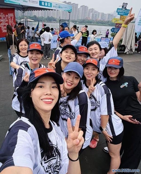 成都双流女子龙舟队：划出青睐，凝合力量