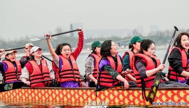 成都双流女子龙舟队：划出青睐，凝合力量